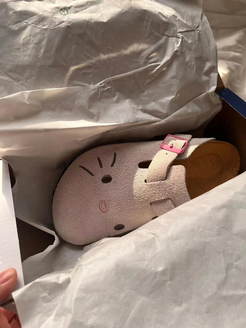 🩷 Pantufas Sanrio Hello Kitty – Onde o Conforto Abraça a Alma