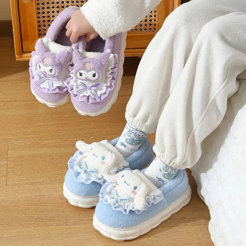 🌸 Pantufas Sanrio de Algodão | Hello Kitty, Kuromi e Cinnamoroll