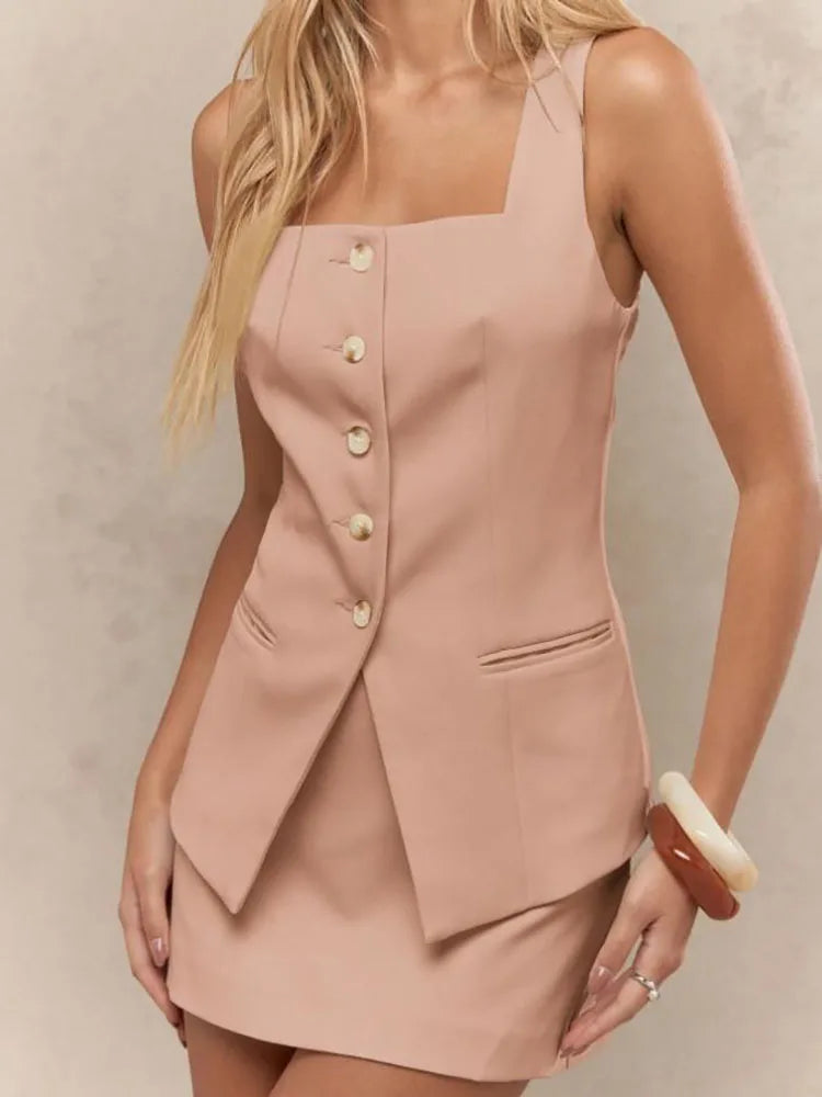 Conjunto de Minissaia Elegante com Top Sem Mangas – Moda 2025 ✨ Quando Estilo Encontra o Propósito