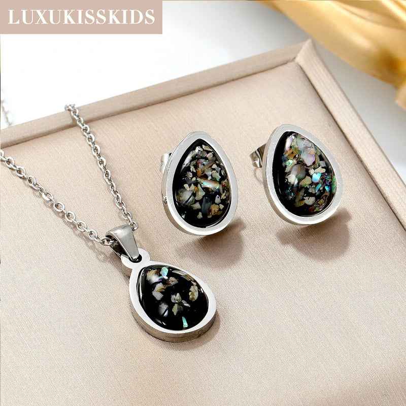 LUXUKISSKIDS – Conjunto de Brincos e Gargantilha com Pingente de Gota D’Água em Aço Inoxidável
