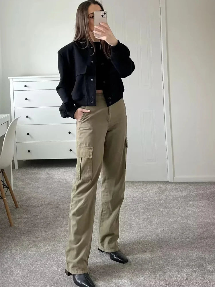 ✨ TRAF 2025 Jaqueta Bomber Feminina Branca – Mais do que uma peça de roupa. Um abrigo para a alma.