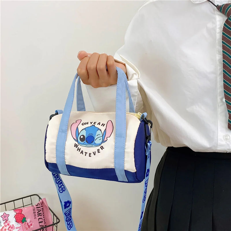🌌 Bolsa de Lona Stitch — Mais do Que Um Acessório, Um Refúgio Emocional Que Te Lembra Quem Você É
