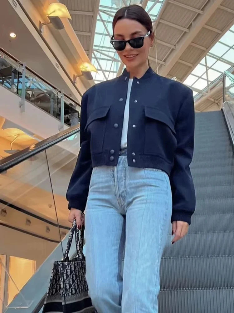 ✨ TRAF 2025 Jaqueta Bomber Feminina Branca – Mais do que uma peça de roupa. Um abrigo para a alma.