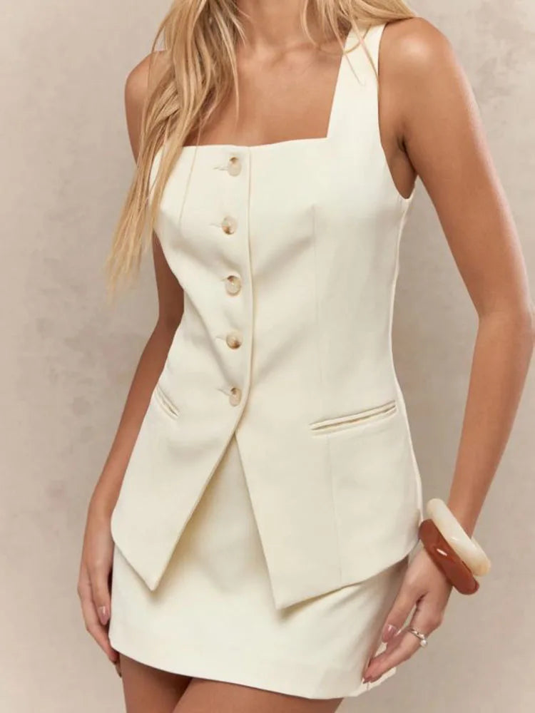 Conjunto de Minissaia Elegante com Top Sem Mangas – Moda 2025 ✨ Quando Estilo Encontra o Propósito