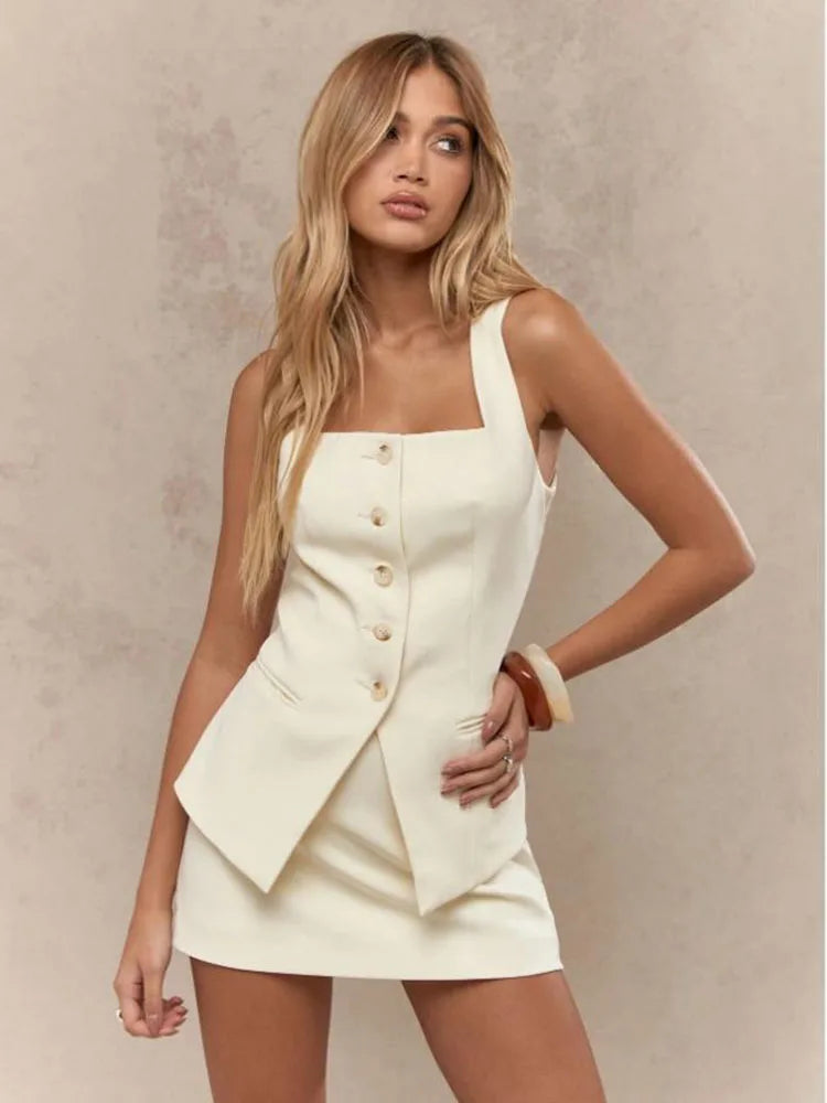 Conjunto de Minissaia Elegante com Top Sem Mangas – Moda 2025 ✨ Quando Estilo Encontra o Propósito