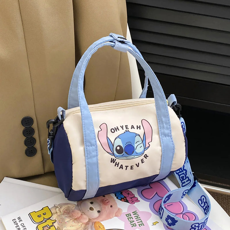 🌌 Bolsa de Lona Stitch — Mais do Que Um Acessório, Um Refúgio Emocional Que Te Lembra Quem Você É
