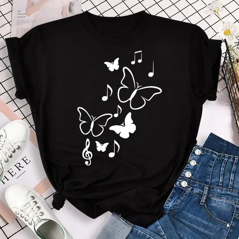 🌸 Camiseta Feminina Borboletas & Pétalas – Um Toque de Alma no Seu Guarda-Roupa