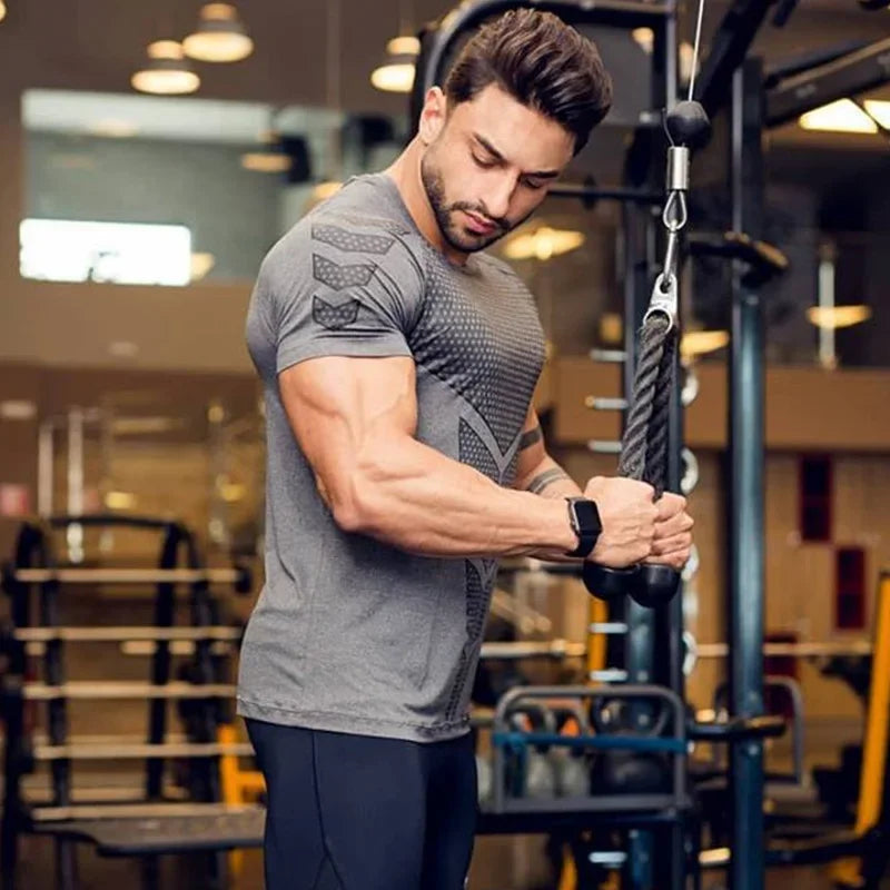 🚀 Camiseta Esportiva Masculina 2025 – Muito Além do Treino: Um Chamado à Sua Melhor Versão