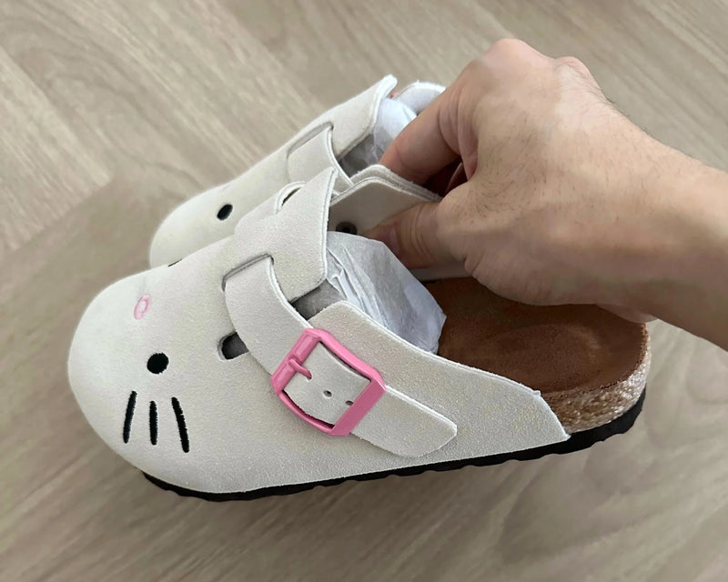 🩷 Pantufas Sanrio Hello Kitty – Onde o Conforto Abraça a Alma