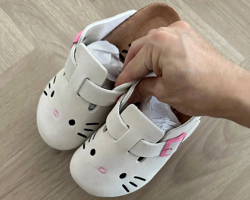 🩷 Pantufas Sanrio Hello Kitty – Onde o Conforto Abraça a Alma