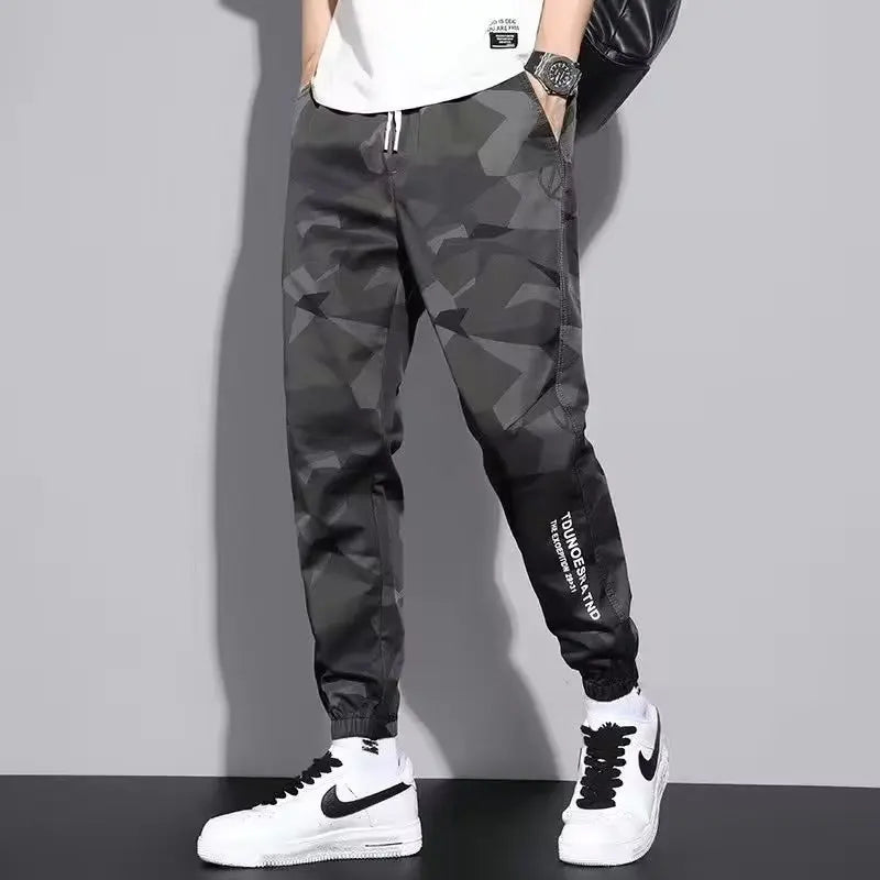 Calça Cargo Masculina com Vários Bolsos, Estilo Urbano, Ajuste Solto e Cordão