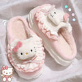🌸 Pantufas Sanrio de Algodão | Hello Kitty, Kuromi e Cinnamoroll